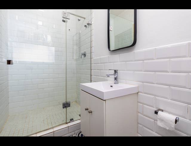 1 BEDROOM APARTMENT TO LET IN SEA POINT